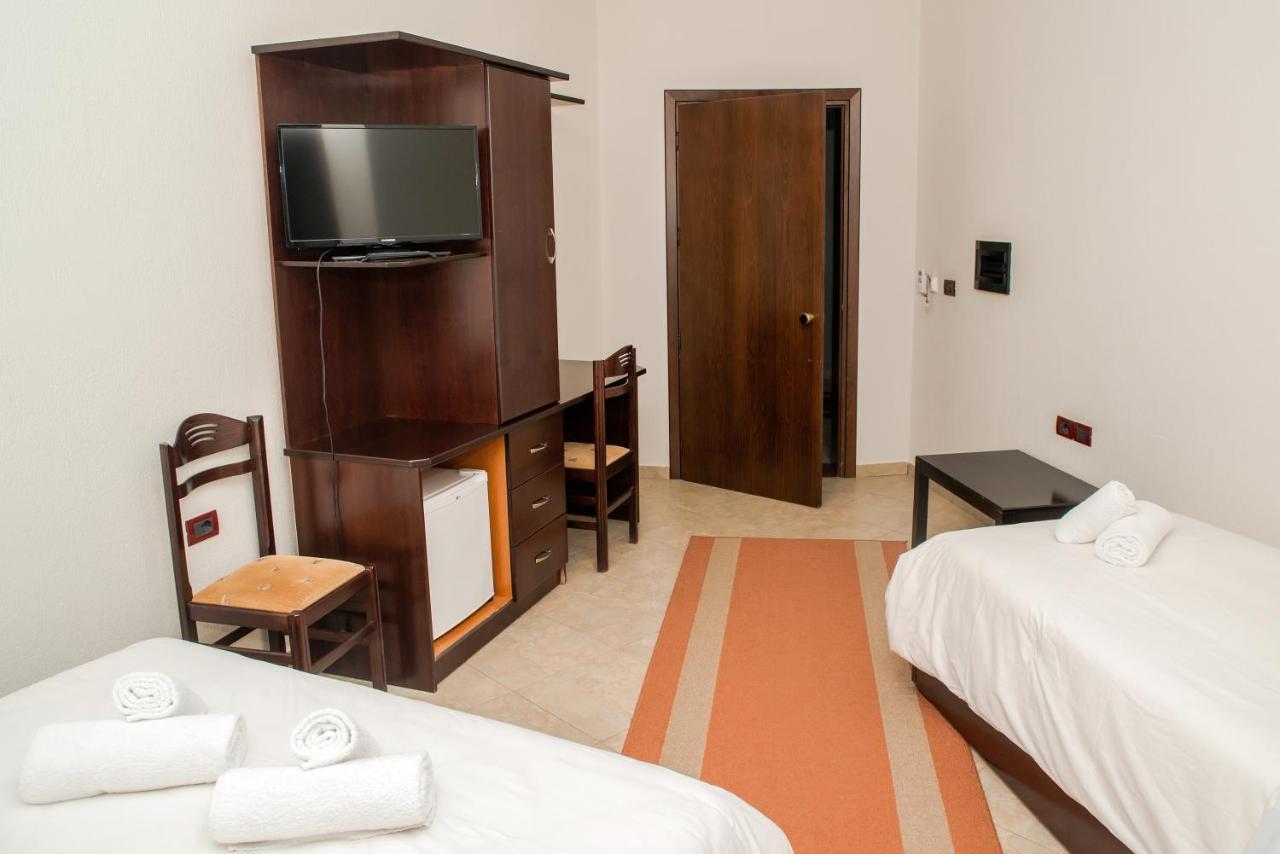 Hotel George كورتشي المظهر الخارجي الصورة