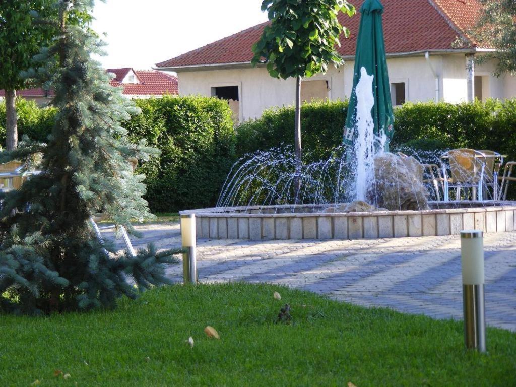 Hotel George كورتشي المظهر الخارجي الصورة