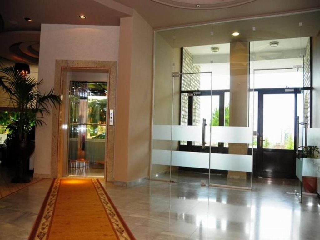 Hotel George كورتشي المظهر الخارجي الصورة